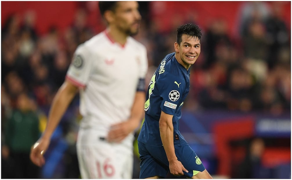 Hirving Lozano con el PSV ante Sevilla en Champions League / FOTO: AFP