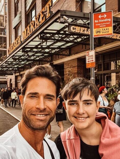 Sebastián Rulli presume a su hijo Santiago: ¡Tienen la misma sonrisa!