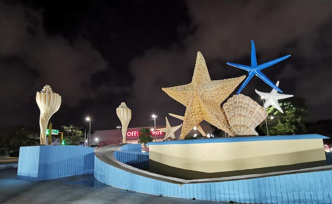 Monumento de las Estrellas y los Caracoles, conocido como "Glorieta del Ceviche", en zona centro de Cancún. Foto: Adriana Varillas / EL UNIVERSAL