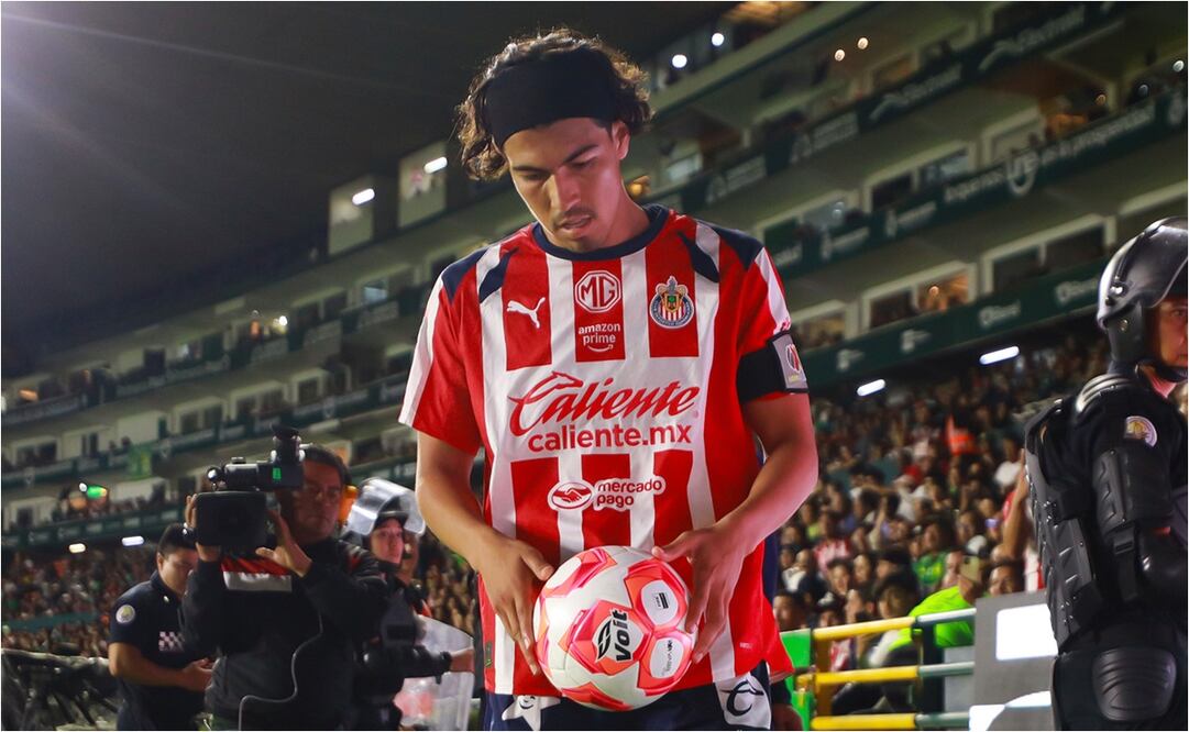 Erick Gutiérrez durante el encuentro de Chivas en León. FOTO: IMAGO7