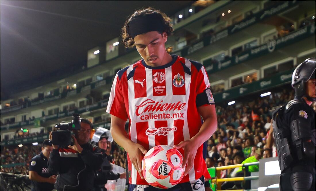 Erick Gutiérrez durante el encuentro de Chivas en León. FOTO: IMAGO7