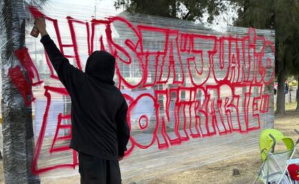 Colectivo de buscadores organiza acto de memoria por desaparecidos en Edomex; pegan boletines en árboles y mobiliario urbano 