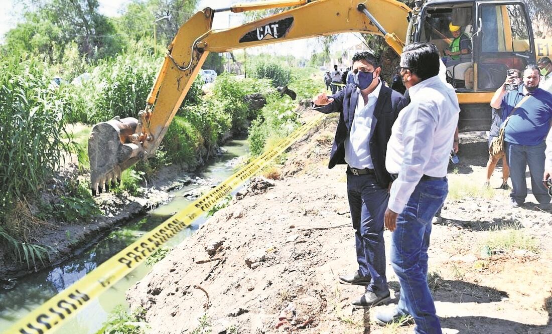 Ricardo Gallardo (izq.) destacó la importancia de modernizar la infraestructura urbana en beneficio de la población. Foto: Especial