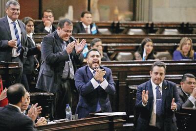 Congreso de Guatemala le deja inmunidad a Morales