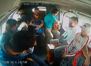 “¡Estás viendo cómo está... y los levantas!”, grita pasajero a chofer tras robo en combi