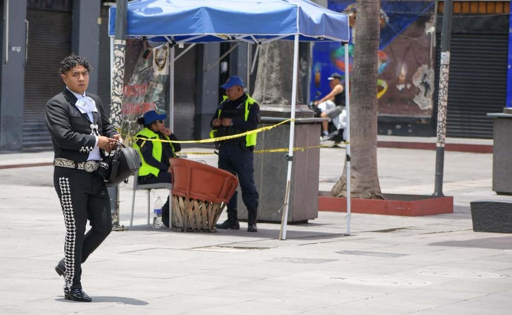 Sobre la plaza había al menos cuatro módulos de vigilancia con policías. Foto: Santiago Cadena / EL UNIVERSAL