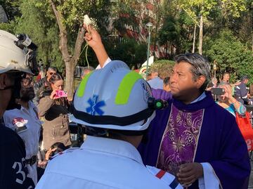 FOTOS: Así fue la misa en Tlatelolco por los fallecidos de los sismos de 1985 y 2017