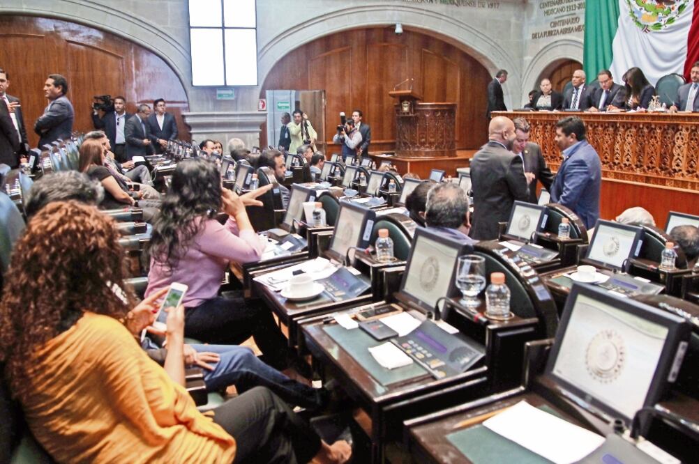 Diputados locales eligieron a los funcionarios suplentes de Coacalco de una lista que les envió el gobierno estatal. (JORGE ALVARADO. EL UNIVERSAL)