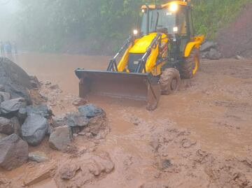 Hidalgo mantiene trabajos de limpieza tras deslaves a causa de las lluvias; pedirán declaratoria de emergencia en Mineral de la Reforma