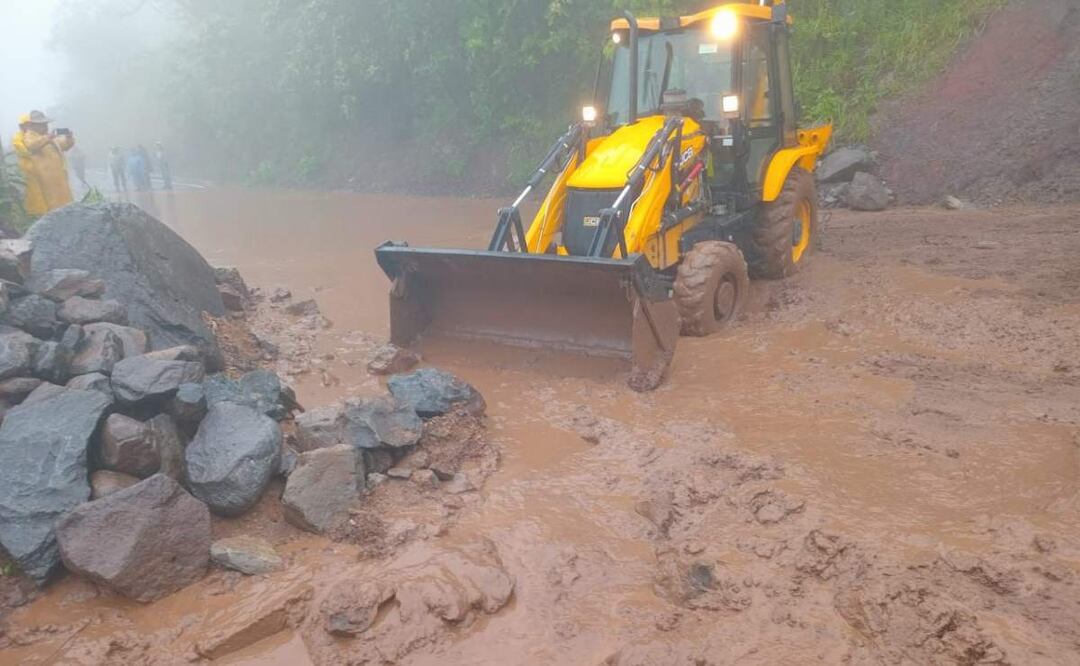 Autoridades de Hidalgo mantienen trabajos de limpieza tras deslaves ocasionados por las lluvias (24/06/2025). Foto: Especial