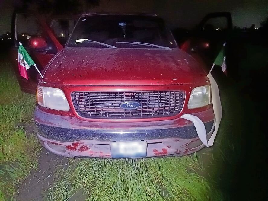 La camioneta fue hallada en un paraje baldío, parecía abandonada. Foto Especial