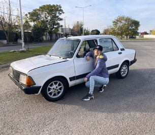 Joven compró el auto de sus sueños, un Fiat 128 y recibió burlas en redes