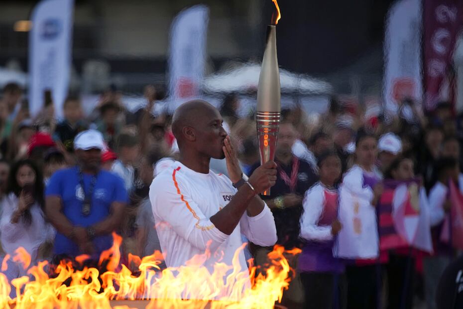Camino de la llama olímpica, rumbo a París 2024 - Foto: AP