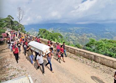 Guerrero da último adiós a 11 víctimas de violencia; exigen a Sheinbaum localizar a los seis que faltan