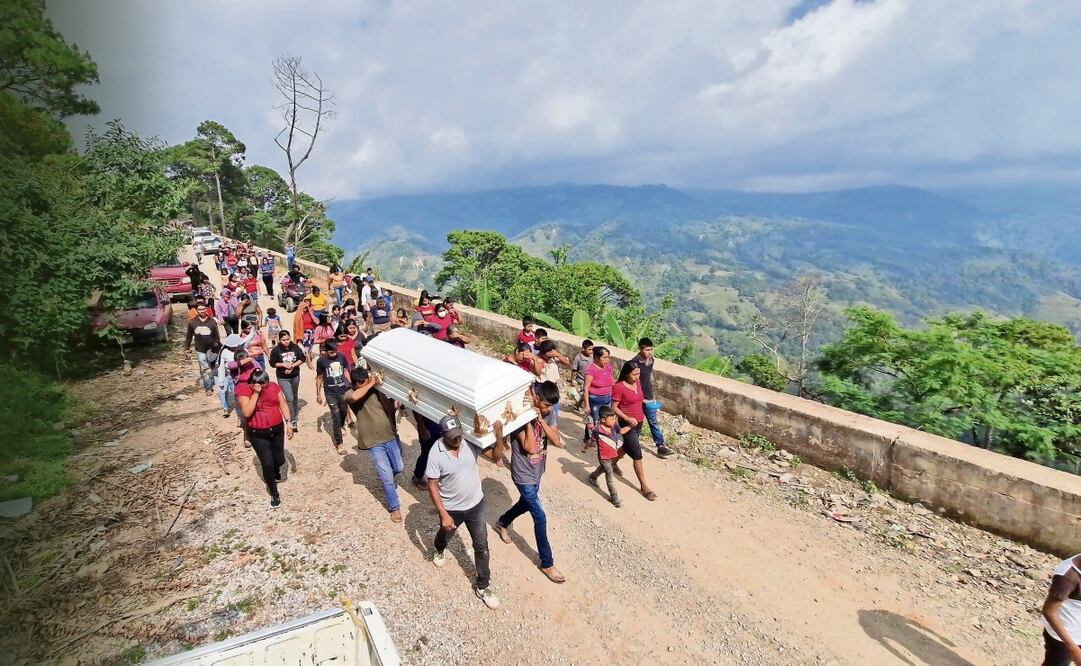 Entierro de las 11 victimas de desaparición en Guerrero. Foto: Anwar Delgado