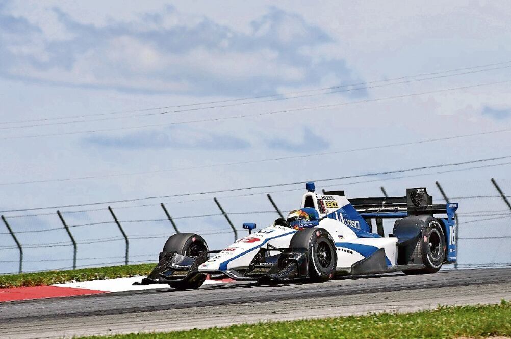 Mala tarde. Esteban Gutiérrez culminó en el puesto 20 del Mid-Ohio de la IndyCar, tras una falla en alerón delantero de su bólido (TWITTER)