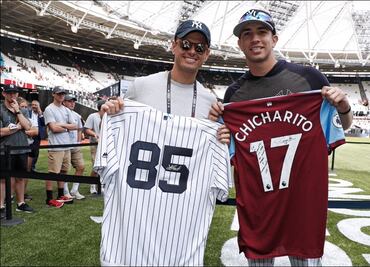 Sin futuro claro, "Chicharito" visita la London Series
