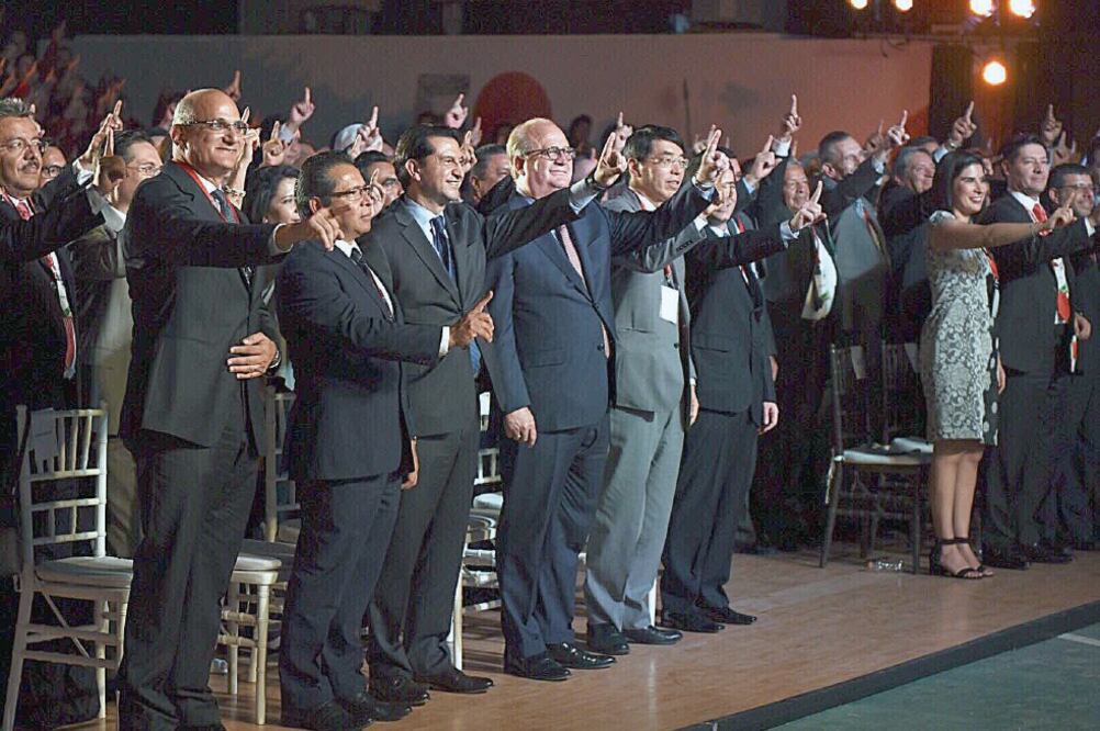 Durante el festejo de los 50 años de la automotriz, el gobernador Graco Ramírez destacó que en Morelos está la mejor mano de obra (ARCHIVO EL UNIVERSAL)