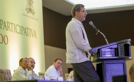 Se reinstalará a maestros cesados: Esteban Moctezuma