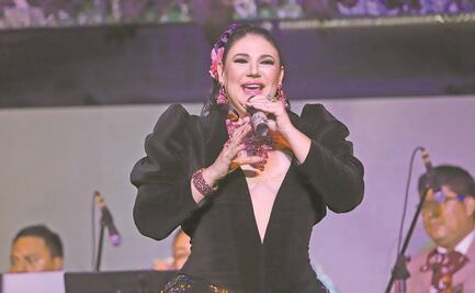 Alejandra Ávalos recibirá triple corona de colores