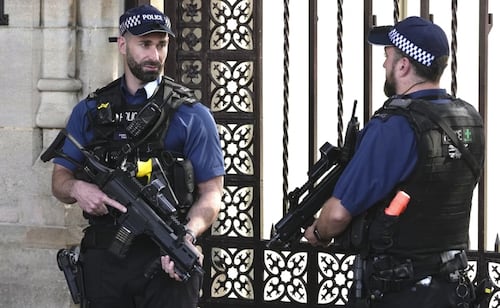 Reportan apuñalamiento de 4 personas en Londres; hay una sospechosa detenida