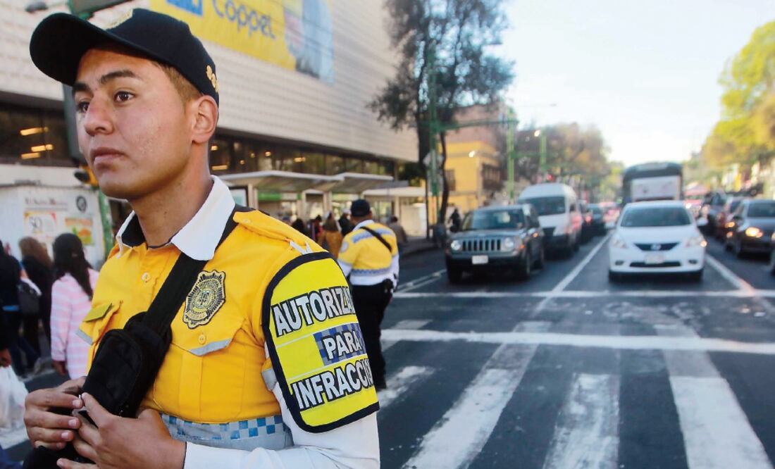 Los funcionarios acompañarán a los elementos de tránsito todo diciembre y la primera quincena de enero (FERNANDO RAMÍREZ. EL UNIVERSAL)
