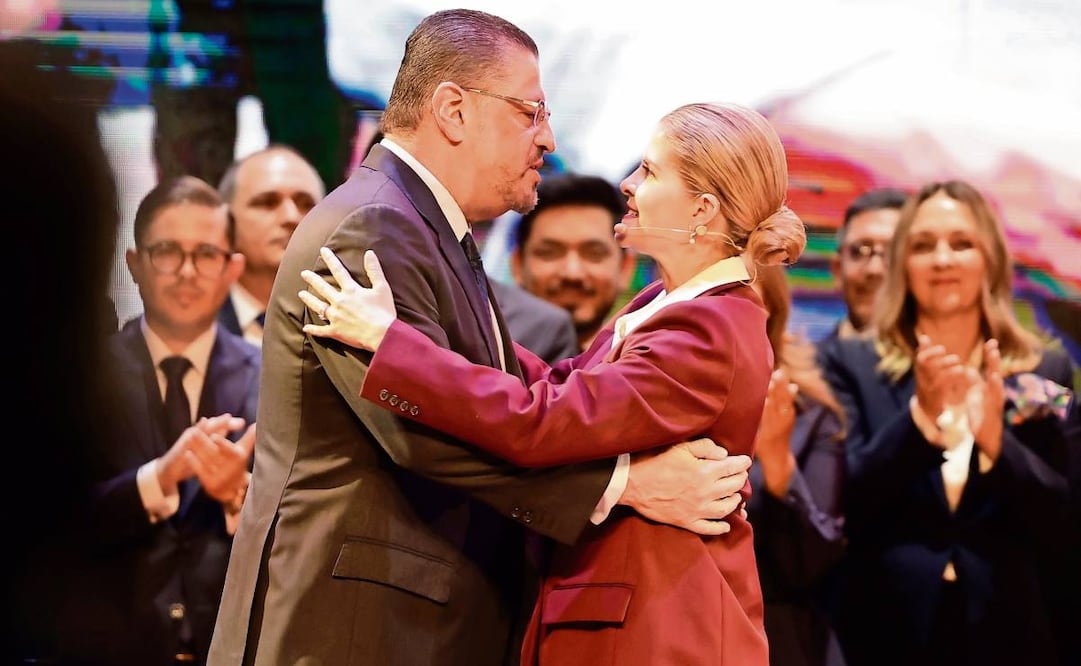 Rodrigo Chaves y la presidenta electa de Costa Rica, Laura Fernández. Jeffrey Arguedas / EFE