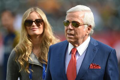 Dueño de los Patriots se convierte en papá a los 76 años de edad 