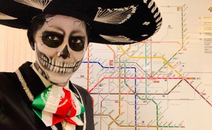 Catrinas sorprenden a usuarios del Metro 