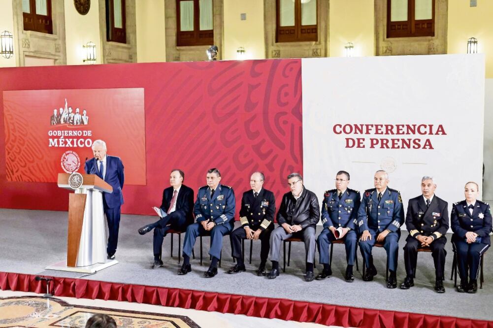 En Palacio Nacional, Andrés Manuel López Obrador presentó a la Coordinación Operativa Institucional de la Guardia Nacional y a su titular. Foto: EFE. JOSÉ MÉNDEZ  