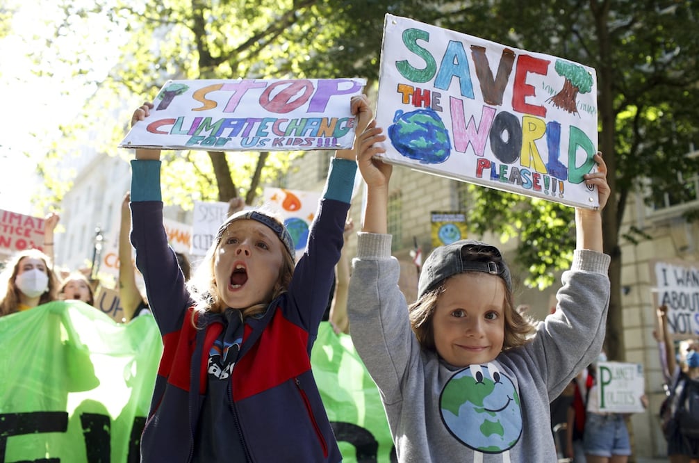 Activismo en las infancias, solidarizadas con Greta Thunberg. Foto: AP / David Cliff