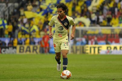 Diego Lainez se perderá el Clásico Nacional