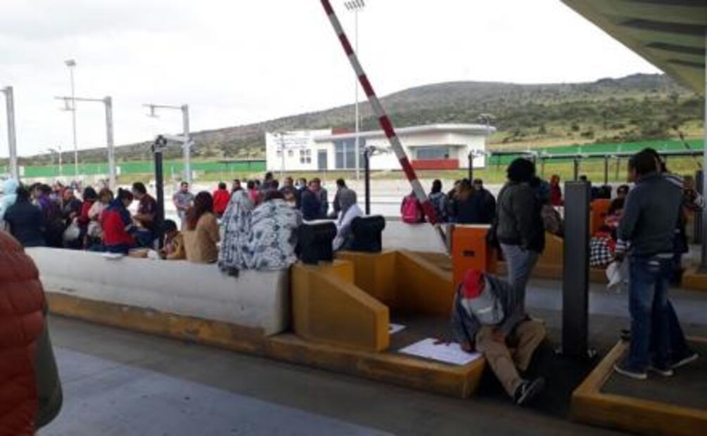 Toma CNTE casetas y oficinas gubernamentales en Michoacán