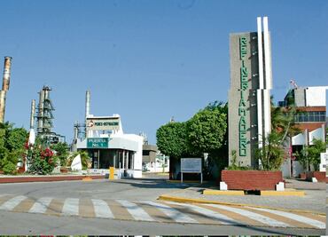 Refinerías, con personal de más y poca productividad