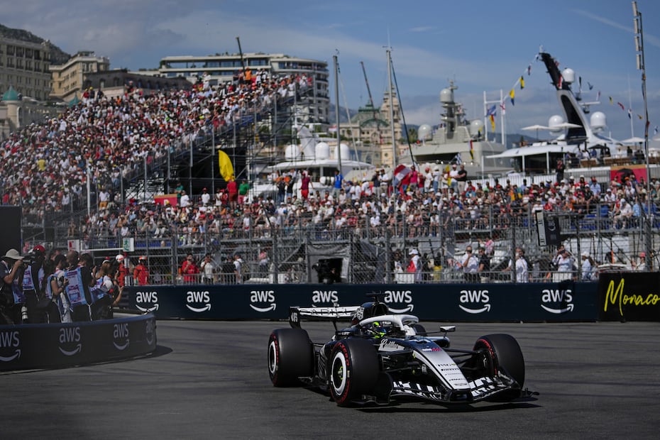 Sergio "Checo" Pérez con Cadillac, durante la carrera del Gran Premio de Mónaco - Foto: AP