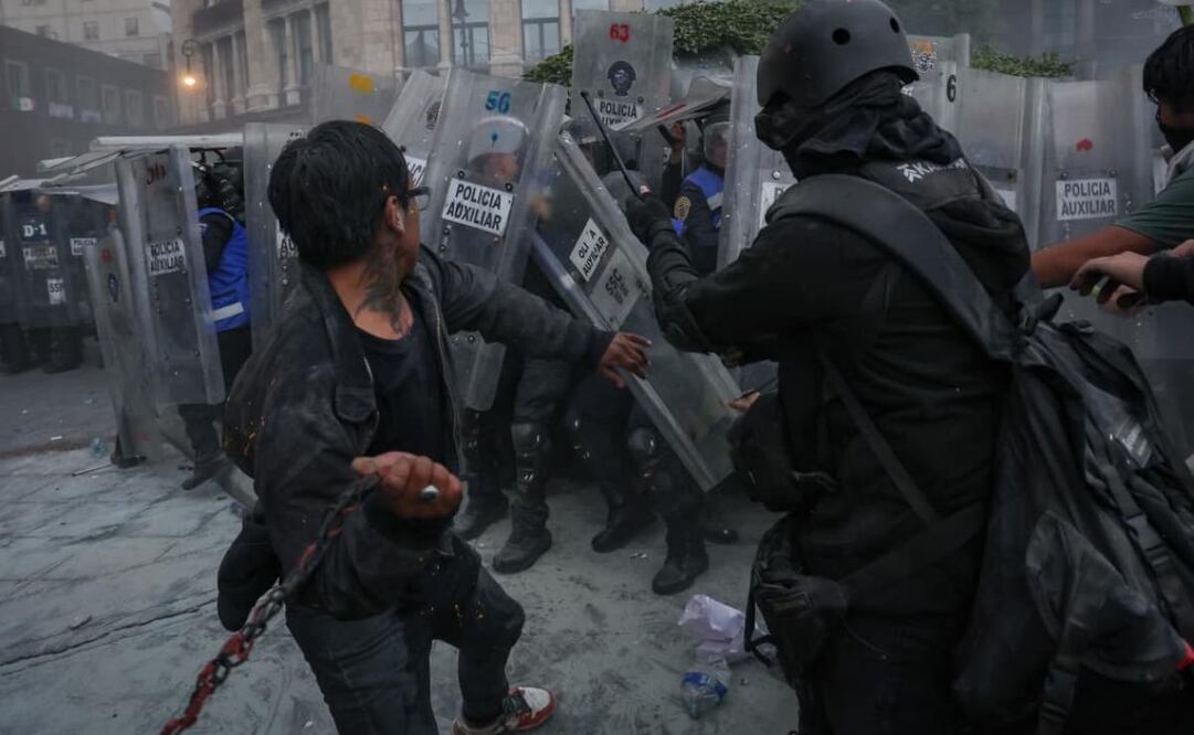 Disturbios y enfrentamientos durante la marcha del 2 de octubre de 2025. Foto: Luis Camacho/ EL UNIVERSAL