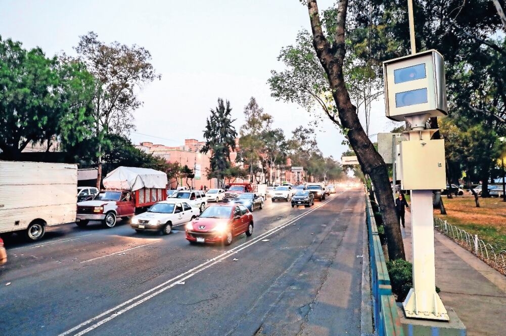 Claudia Sheinbaum destacó el uso de la tecnología para disminuir los accidentes de tránsito, pero acotó que no debe ser un esquema basado en el abuso (ARCHIVO EL UNIVERSAL)