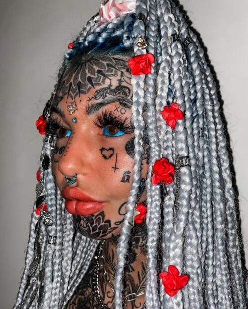 Conoce el antes y el después de la modelo que se tatuó todo el cuerpo. ¡Luce irreconocible!