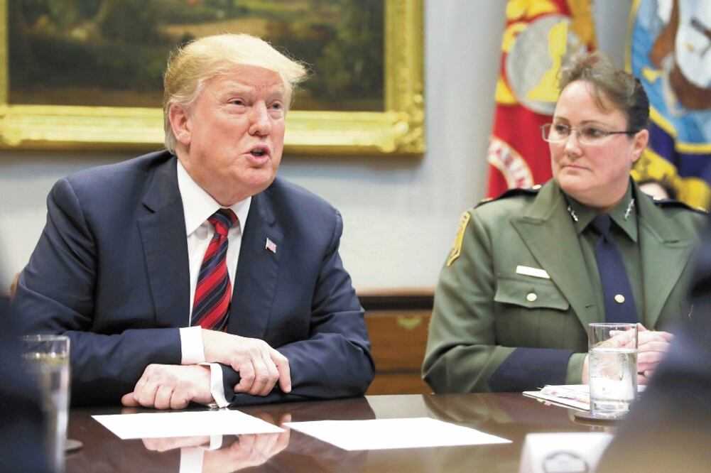 El presidente Donald Trump en una reunión, en la Casa Blanca, sobre el tráfico de drogas. Ayer ordenó suspender los vuelos del Boeing 737 Max-8 y 9. Foto: JONATHAN ERNST. REUTERS