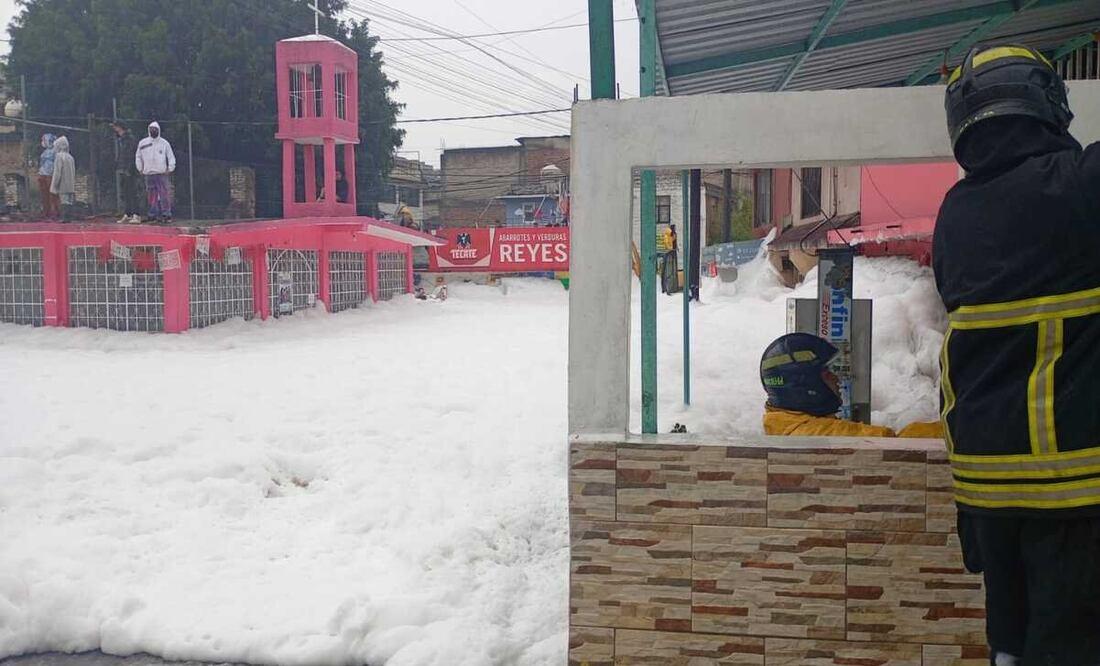 Descartan riesgo por espuma blanca durante inundación en Naucalpan (24/06/2025). Foto: Especial