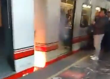 VIDEO Reportan incendio en tren de Línea A del Metro; hay gran afluencia de pasajeros en Pantitlán