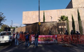 CNTE realiza plantón en Embajada de EU de la CDMX; expresan apoyo a Cuba, Venezuela y Palestina