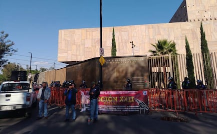 CNTE realiza plantón en Embajada de EU de la CDMX; expresan apoyo a Cuba, Venezuela y Palestina