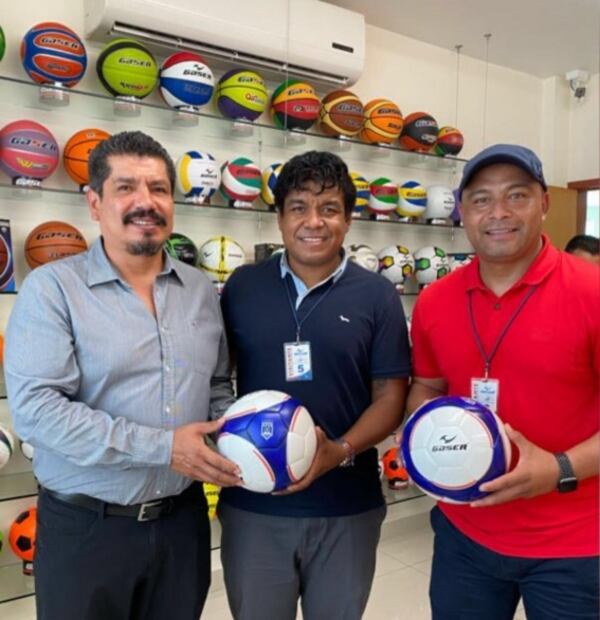 Leyendas de Cruz Azul tendrán balones personalizados para sus partidos