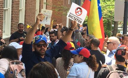 Cientos de venezolanos protestan en varias Embajadas fuera de Venezuela
