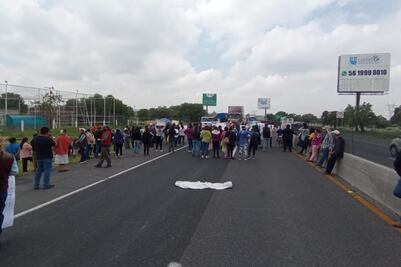 Vecinos de Tizayuca cierran la México- Pachuca; exigen que se atienda la problemática de agua