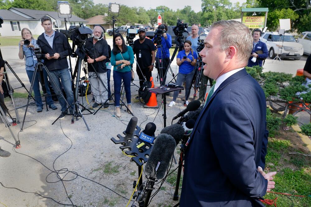 El fiscal de distrito del condado de San Jacinto, Todd Dillon, en conferencia sobre el ataque del mexicano Francisco Oropesa que dejó cinco muertos. FOTO: MICHAEL WYKE. AP