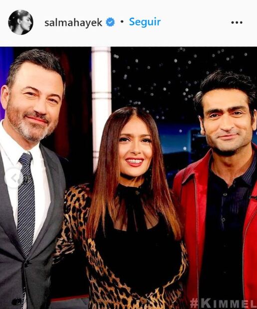 Salma Hayek luce espectacular en transparencias y animal print