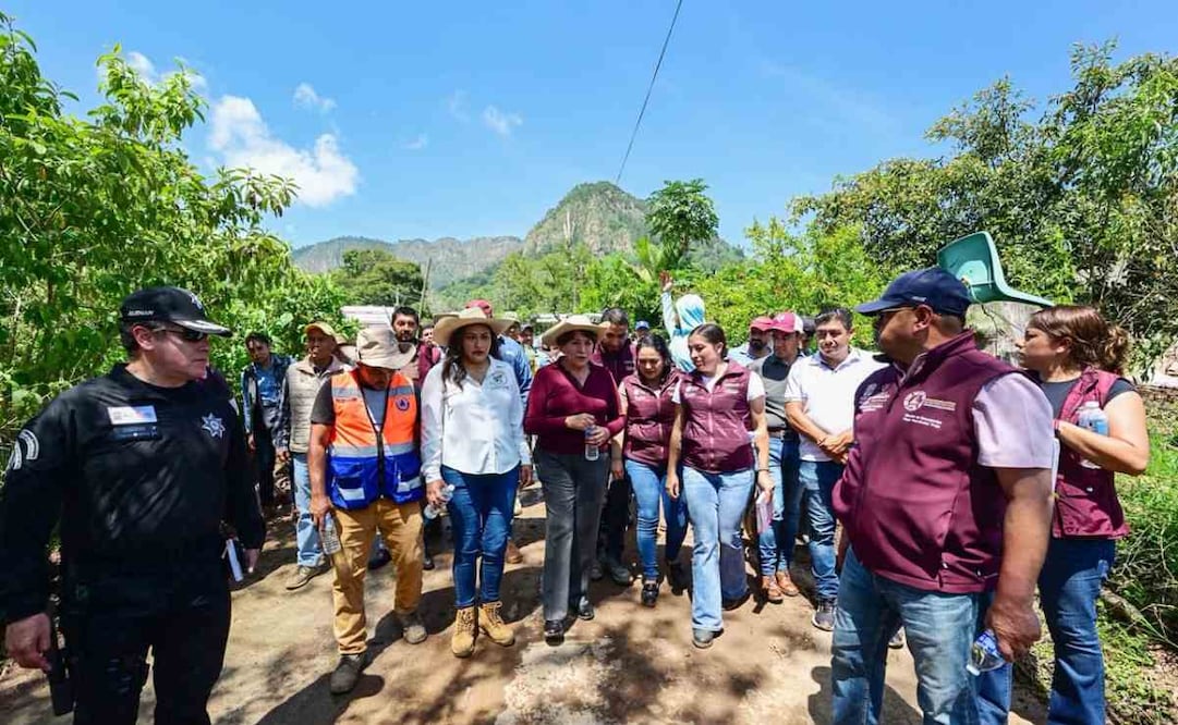 Delfina Gómez visita San Pedro Tenayac, comunidad afectada por lluvias. Foto: Especial.