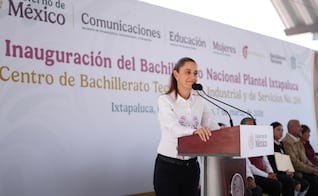 Sheinbaum llama a estudiantes a decir no a las drogas y terminar la preparatoria; visita CBTis 296 en el Edomex